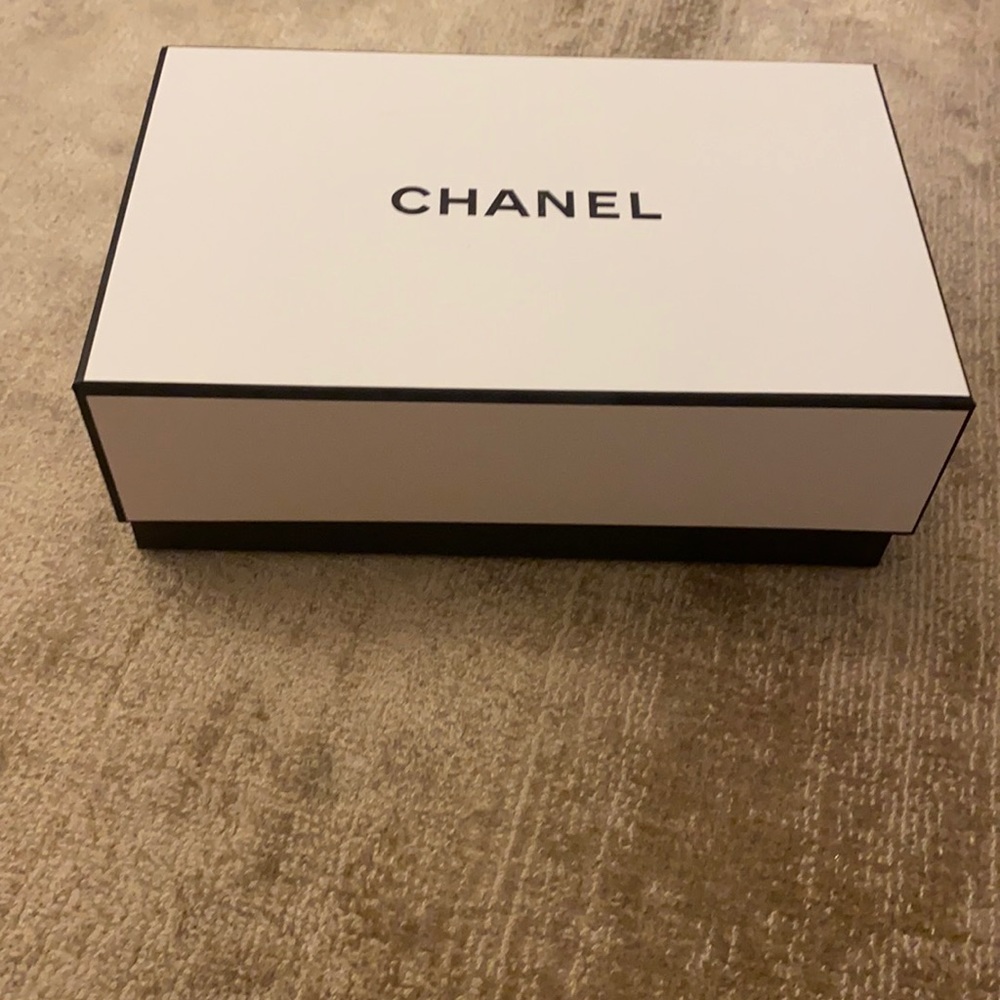 Chanel box